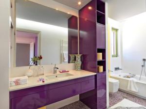 A bathroom at Armonia Luxury Villa