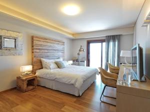 A bed or beds in a room at Armonia Luxury Villa