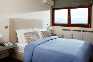 A bed or beds in a room at Armonia Luxury Villa
