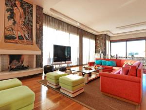 A television and/or entertainment centre at Armonia Luxury Villa