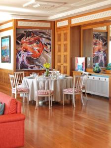 A seating area at Armonia Luxury Villa