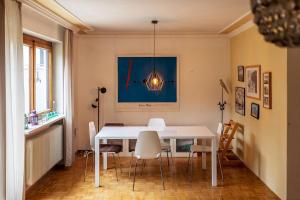 Galeriebild der Unterkunft Peaceful and Convenient - Detached House Munich, Grünwald in Grünwald