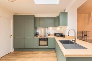 O bucătărie sau chicinetă la Maison 3 chambres avec jardin, proche tram +28 fotografii