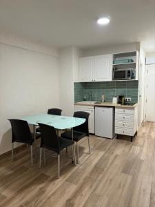 a kitchen and dining room with a table and chairs at Apartamento Montgo in Jávea