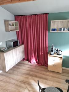 Kuchyň nebo kuchyňský kout v ubytování vakantiehuis en appartement De Harscamp