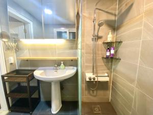 Ένα μπάνιο στο KoolJam House-Center of Seoul-Itaewon-Spacious-3min from the subway +19 φωτογραφίες
