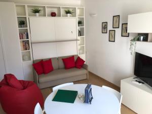 A television and/or entertainment centre at Music House - Carozzi Apartments