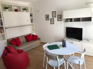 A television and/or entertainment centre at Music House - Carozzi Apartments
