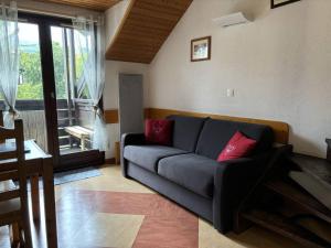 Posedenie v ubytovaní Studio mezzanine avec balcon et parking privé au cœur de Villard-de-Lans - FR-1-548-28