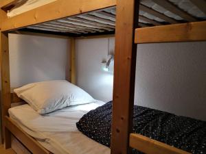 Posteľ alebo postele v izbe v ubytovaní Studio mezzanine avec balcon et parking privé au cœur de Villard-de-Lans - FR-1-548-28