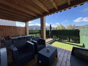 Balkón alebo terasa v ubytovaní Appartement Confortable avec Terrasse à 5 Min du Centre, Navette Ski Gratuite ! - FR-1-548-34