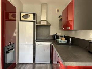 Kuchyň nebo kuchyňský kout v ubytování Appartement fonctionnel à Villard-de-Lans, balcon, parking gratuit - FR-1-548-40 + 3 fotografie