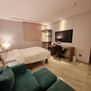 TV a/nebo společenská místnost v ubytování Beauty Hotels Taipei - B7 Journey