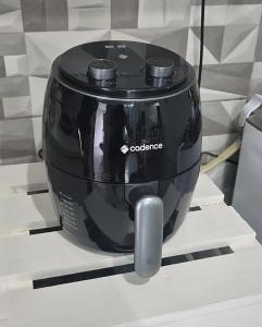 ゴヴェルナドール・セウソ・ラーモスにあるCasa Pescadorの棚に座る黒の調理器