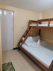 Postel nebo postele na pokoji v ubytování JaiJai's Backpackers Inn