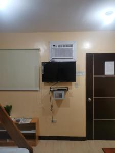 TV a/nebo společenská místnost v ubytování JaiJai's Backpackers Inn
