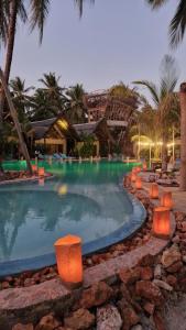 Bazén v ubytování The Nest Tropical Oasis Resort nebo v jeho okolí