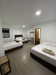 Postel nebo postele na pokoji v ubytování Hotel Gallery By 70