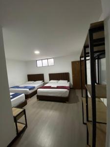 Postel nebo postele na pokoji v ubytování Hotel Gallery By 70