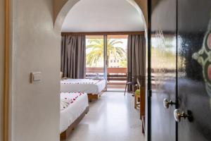 Postel nebo postele na pokoji v ubytování Hotel Le Grand Imilchil