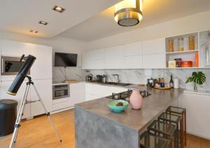 Kuchyň nebo kuchyňský kout v ubytování 2BR apartment at new Zuidpark