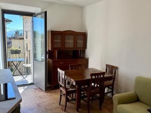a dining room with a wooden table and chairs at Casa a Chiocciola - Scurano in Scurano