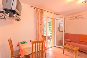 TV a/nebo společenská místnost v ubytování Apartments Nautic