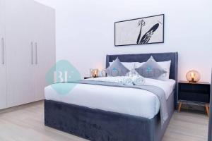 a bedroom with a large bed in a room at Bloomfields Elegant 1br In Waters Edge Yas Island in Yas Island