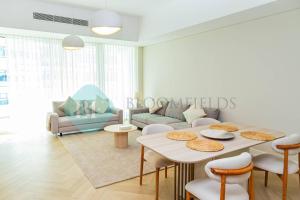 Bloomfields Mayan 3br Beach Access Yas Island的休息区