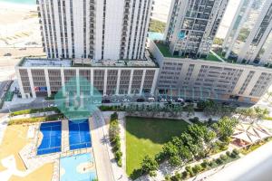 an overhead view of a large building with a pool at Bloomfields Stylish 1br In Reflections Al Reem in Mushayrib