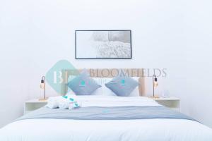 Ένα ή περισσότερα κρεβάτια σε δωμάτιο στο Bloomfields Fantastic 1bedroom In Water Edge Yas
