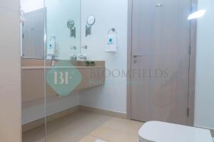 Ένα μπάνιο στο Bloomfields Fantastic 1bedroom In Water Edge Yas +15 φωτογραφίες
