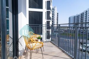 Μπαλκόνι ή βεράντα στο Bloomfields Fantastic 1bedroom In Water Edge Yas