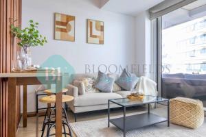 アブダビにあるBloomfields Cozy Stu Mayan Cyan Beach Accessのギャラリーの写真