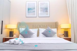 Postel nebo postele na pokoji v ubytování Bloomfields 2brmaid Address Beach Fujairah