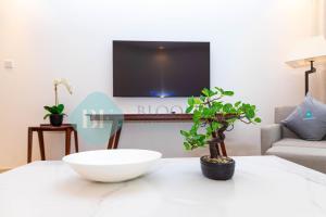 TV a/nebo společenská místnost v ubytování Bloomfields 2brmaid Address Beach Fujairah