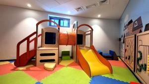 Der Kid's Club in der Unterkunft Bloomfields Stu With Canal View Julphar Al Reem