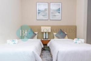 Postel nebo postele na pokoji v ubytování Bloomfields Iconic 2br & Maid Address Beach Resort