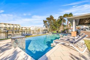 Hồ bơi trong/gần Sunset Splash