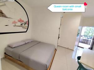 a bed in a room with a small bedroom at MUSANG ONG HOTEL in Cameron Highlands