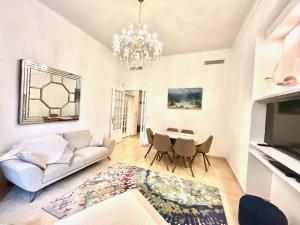 Televízia a/alebo spoločenská miestnosť v ubytovaní Marina Luxury 3 bedroom by Welcome to Cannes