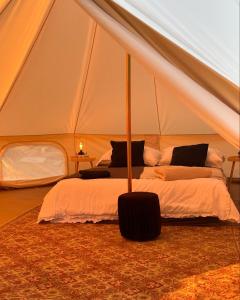 Postel nebo postele na pokoji v ubytování Bojanovská Glamping