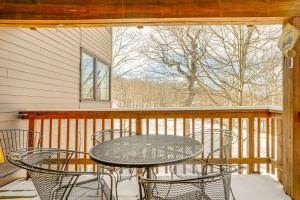 Μπαλκόνι ή βεράντα στο Wintergreen Resort Condo Deck and Golf Course Views