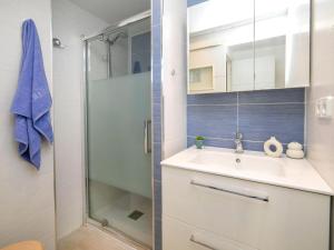 Kúpeľňa v ubytovaní Apartment Penon de Ifach-1 by Interhome