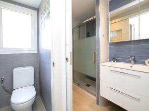 Kúpeľňa v ubytovaní Apartment Penon de Ifach-1 by Interhome
