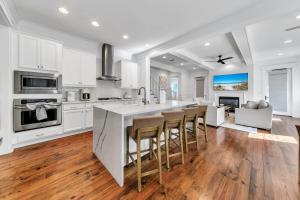 Η κουζίνα ή μικρή κουζίνα στο Available for Season! After Dune Delight at Nature Walk