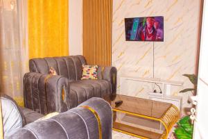 Posezení v ubytování Bamburi Luxury Homes One bedroom apartment