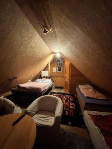 Ένα ή περισσότερα κρεβάτια σε δωμάτιο στο Cheap place to stay with sauna
