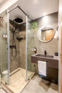 Koupelna v ubytování Aliya Residence by Viva Stay