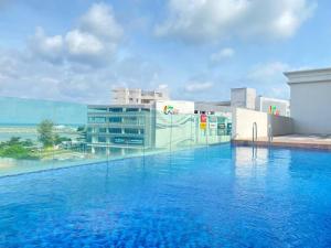 a large pool of water in front of a building at Siti Seaview Homestay, Pangsapuri Ladang Tanjung, Kuala Terengganu in Kuala Terengganu